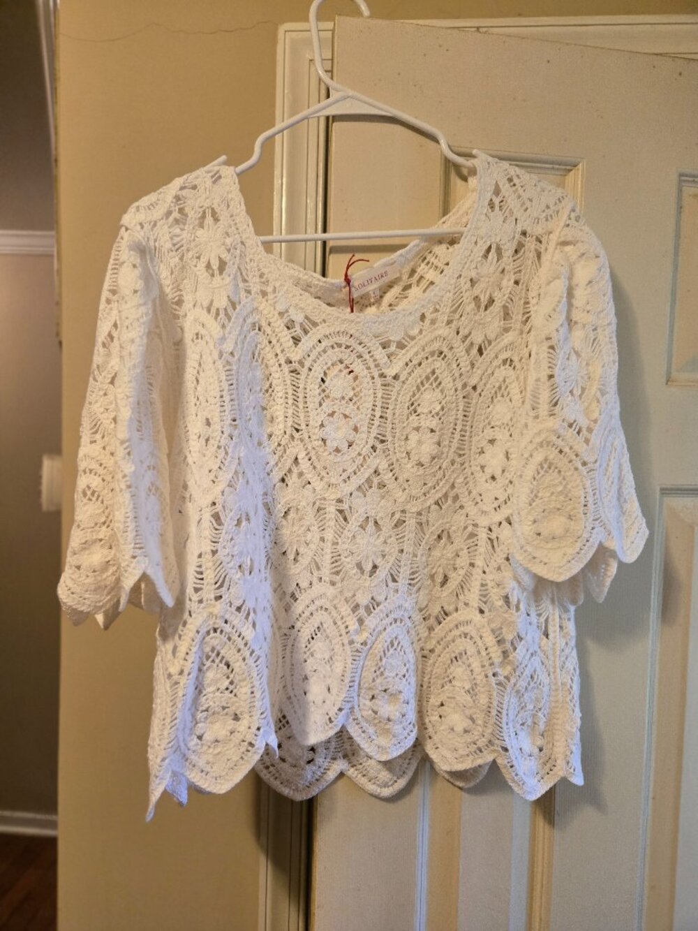 Solitaire L white crocheted short sleeve top. Great spring/summer piece , NWT